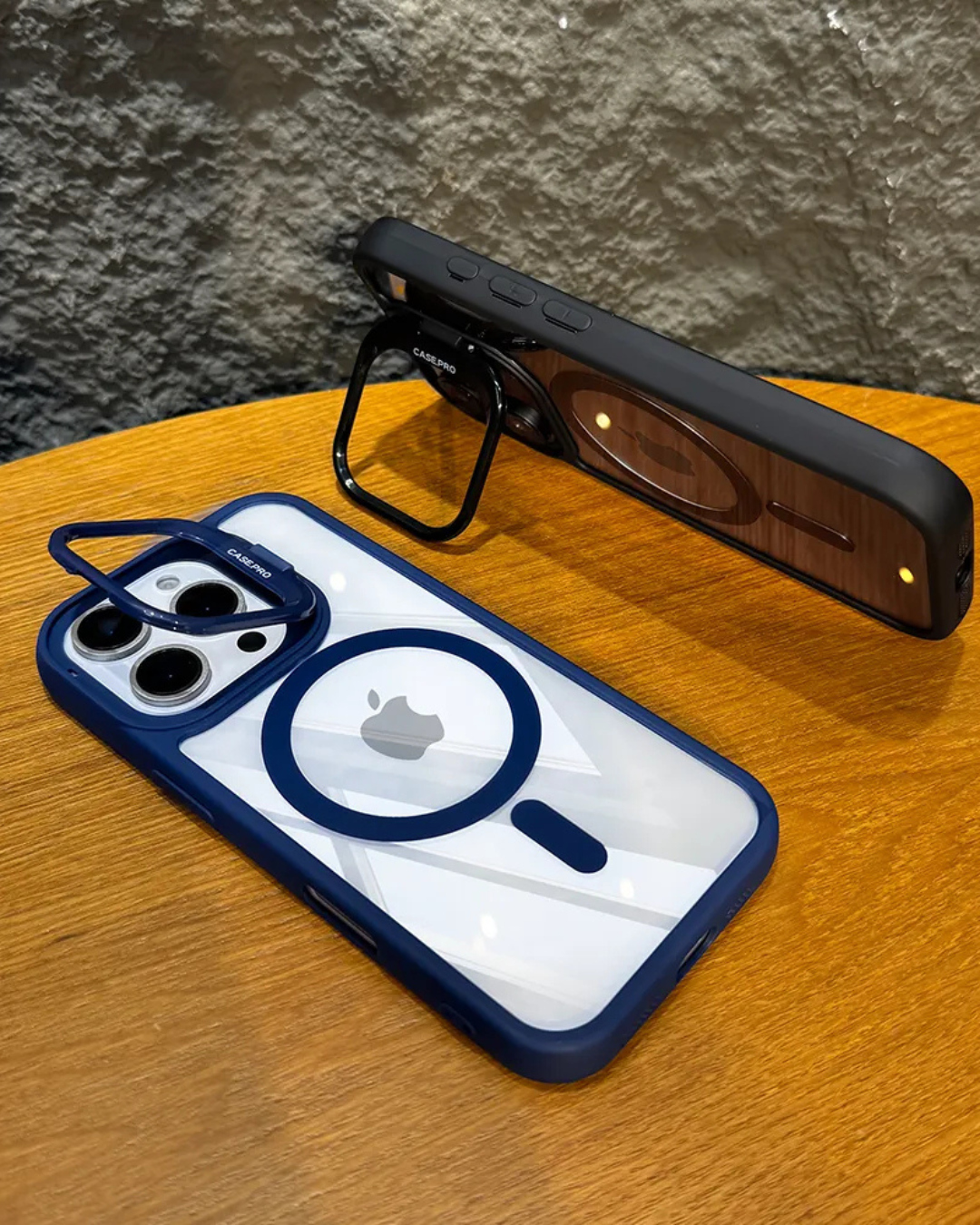 Funda CasePro MagSafe con Soporte para iPhone